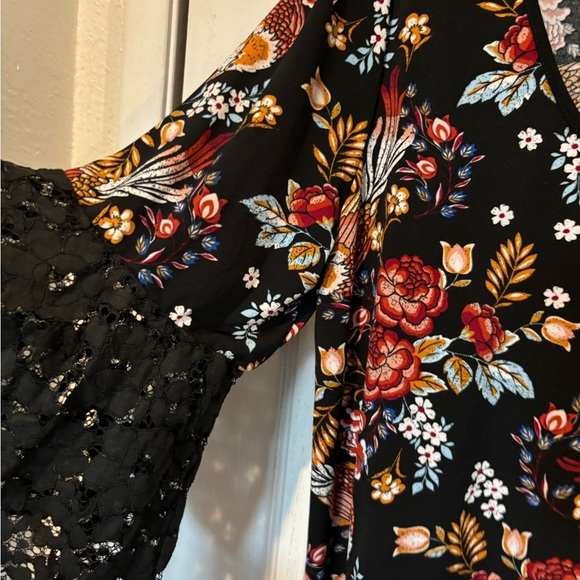 NWOT “Roommates” Knit Top With Bird And Floral Design On Black - Picture 5 of 5